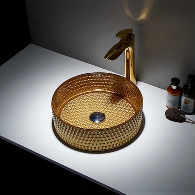 円形の金のガラス容器の流しのダイヤモンドのテーブルの上ボールの洗面器の水晶の浴室